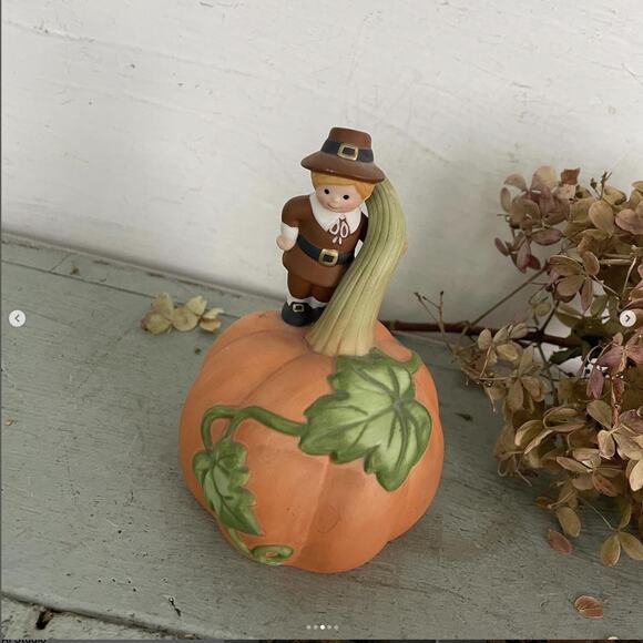 Vintage Avon Pumpkin Gourd Thanksgiving Bell Pilgrim Boy Bisque Ceramic Clacker - Picture 3 of 5